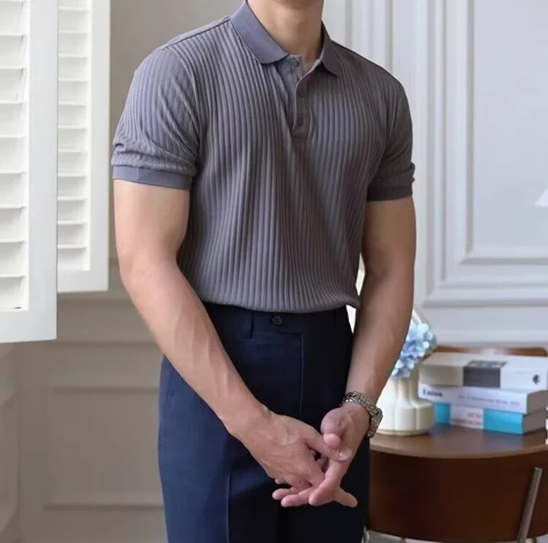 Camisa polo masculina de malha listrada vertical verão novo fino cor sólida respirável gola virada para baixo negócios manga curta polo topos