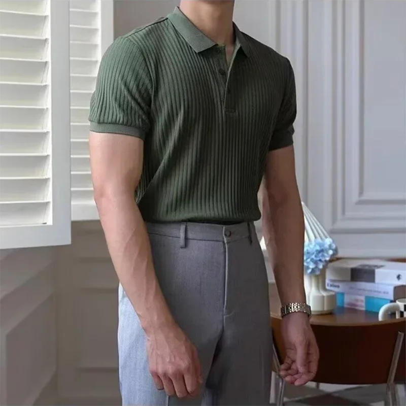Camisa polo masculina de malha listrada vertical verão novo fino cor sólida respirável gola virada para baixo negócios manga curta polo topos