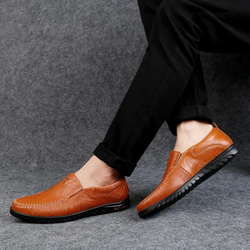 CLOHOO Mocassins masculinos confortáveis de sola macia, versáteis, casuais, sapatos formais de couro