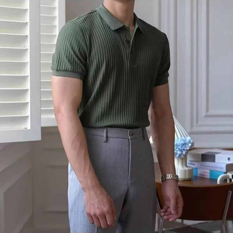 Camisa polo masculina de malha listrada vertical verão novo fino cor sólida respirável gola virada para baixo negócios manga curta polo topos