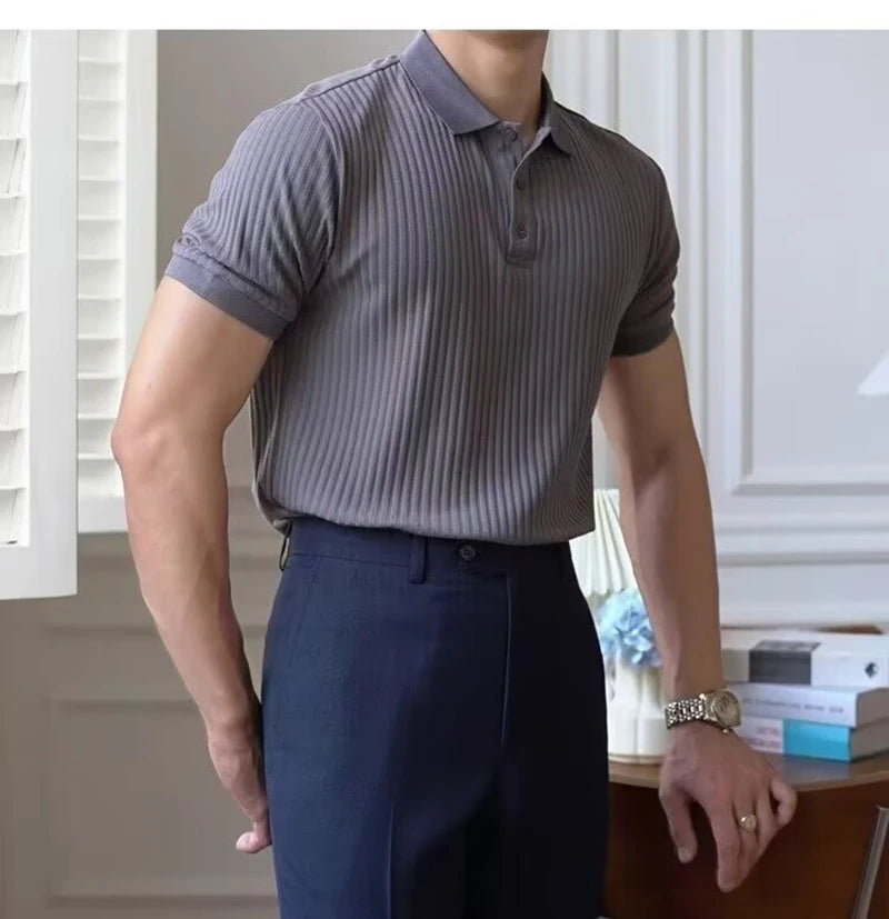 Camisa polo masculina de malha listrada vertical verão novo fino cor sólida respirável gola virada para baixo negócios manga curta polo topos