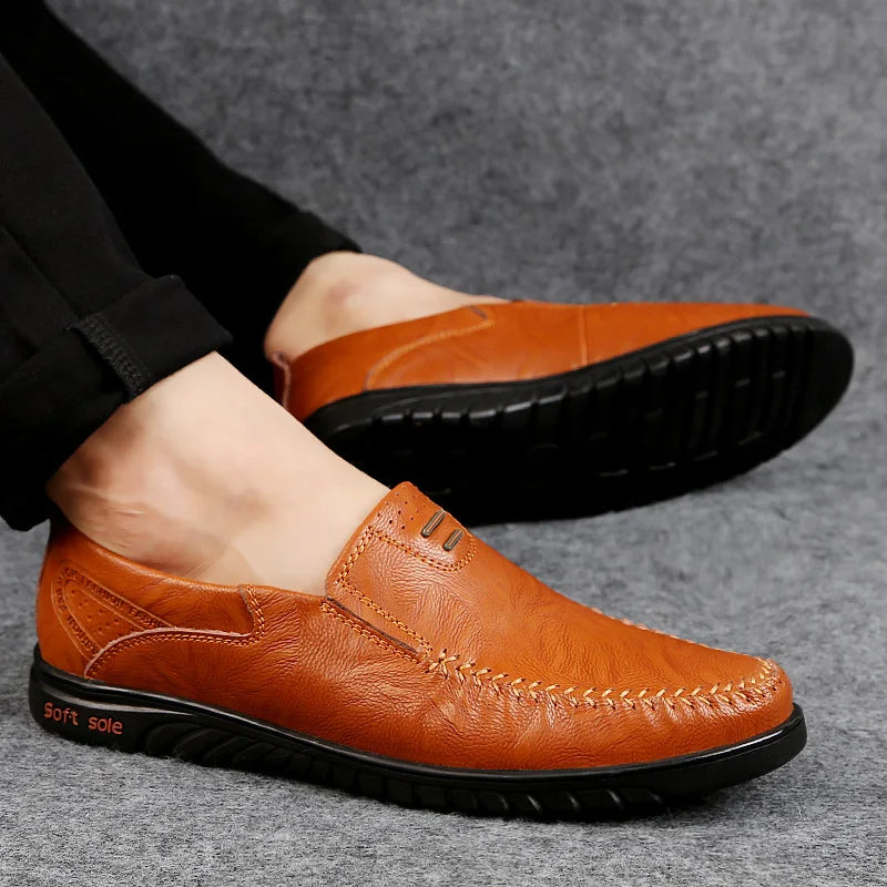 CLOHOO Mocassins masculinos confortáveis de sola macia, versáteis, casuais, sapatos formais de couro