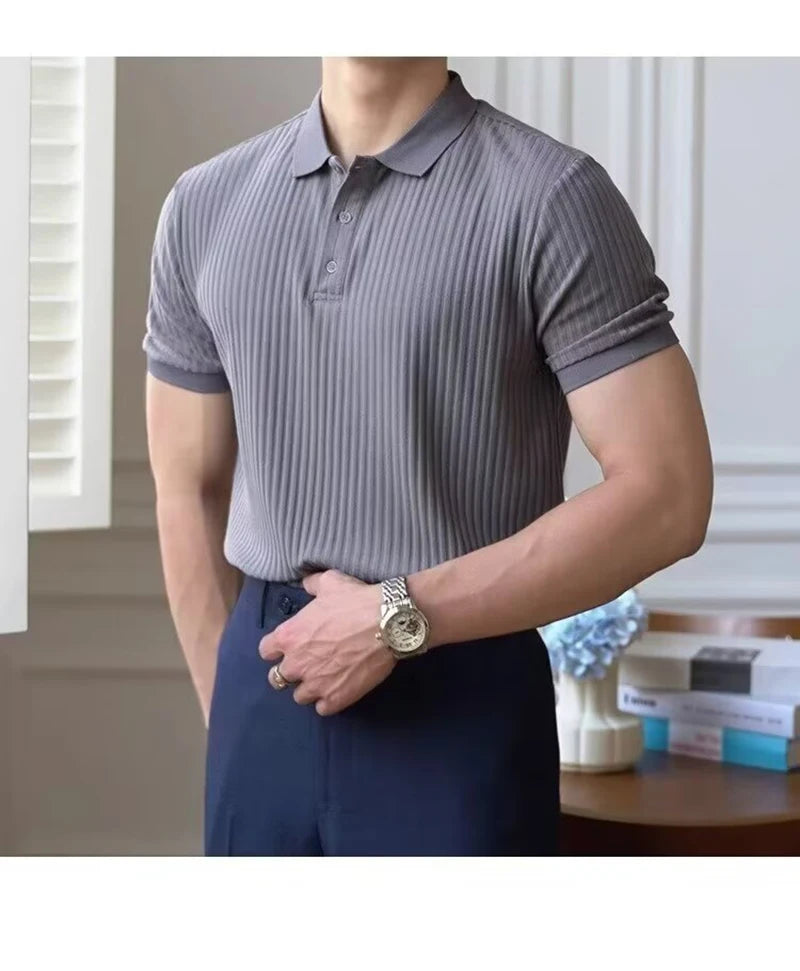 Camisa polo masculina de malha listrada vertical verão novo fino cor sólida respirável gola virada para baixo negócios manga curta polo topos
