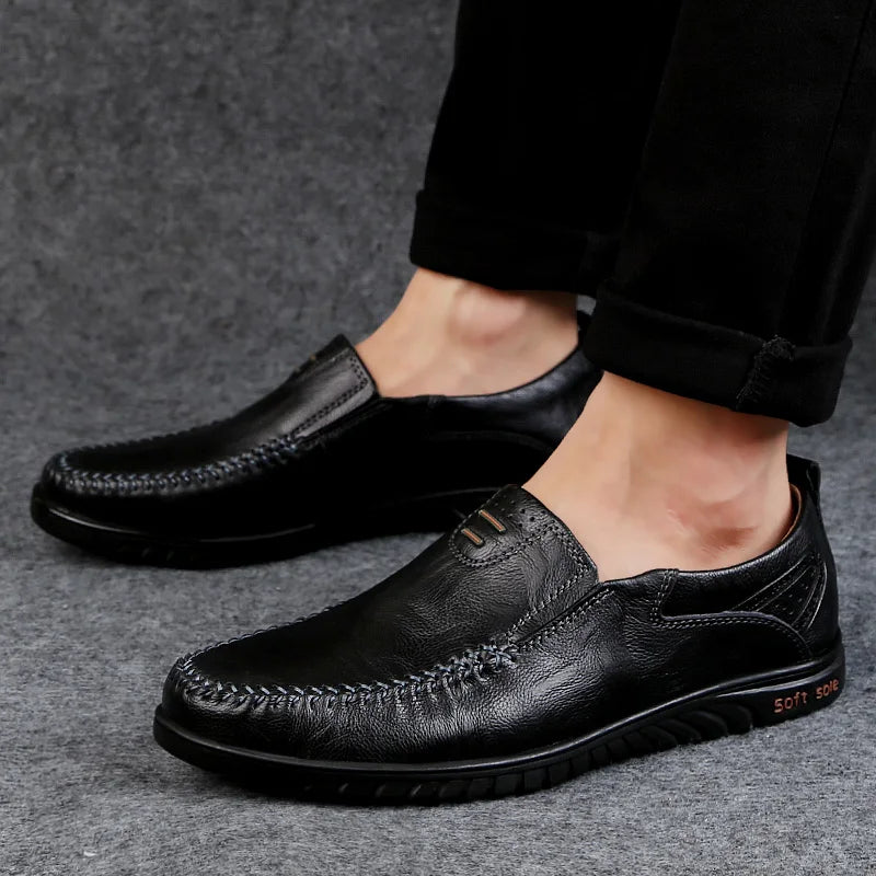CLOHOO Mocassins masculinos confortáveis de sola macia, versáteis, casuais, sapatos formais de couro